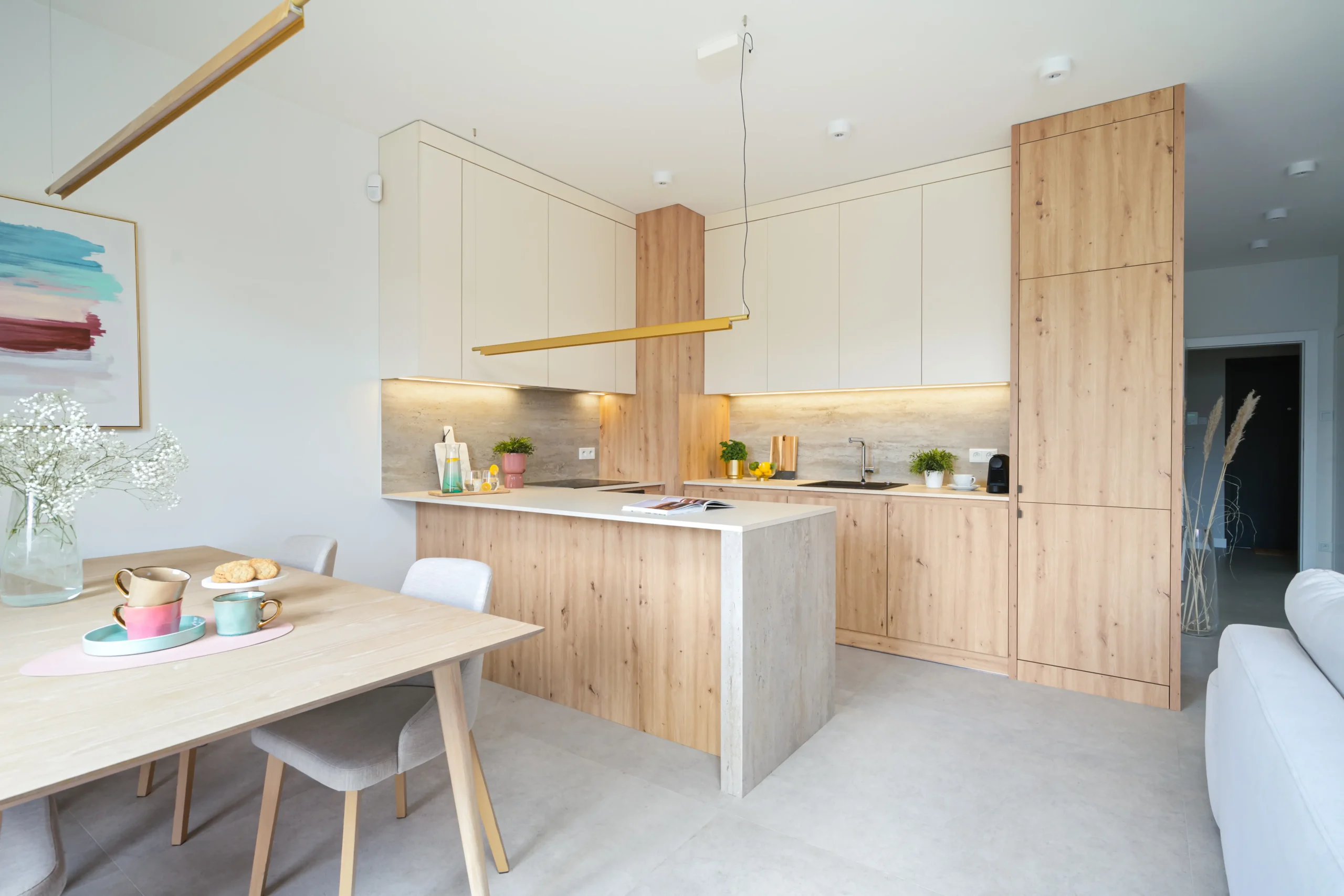 Kuchnia w domu pokazowym Klebark Park – przestronna, funkcjonalna, pełna światła